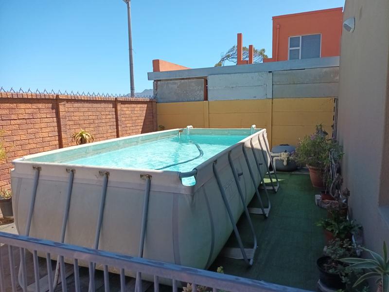 3 Bedroom Property for Sale in Pelikan Park Western Cape